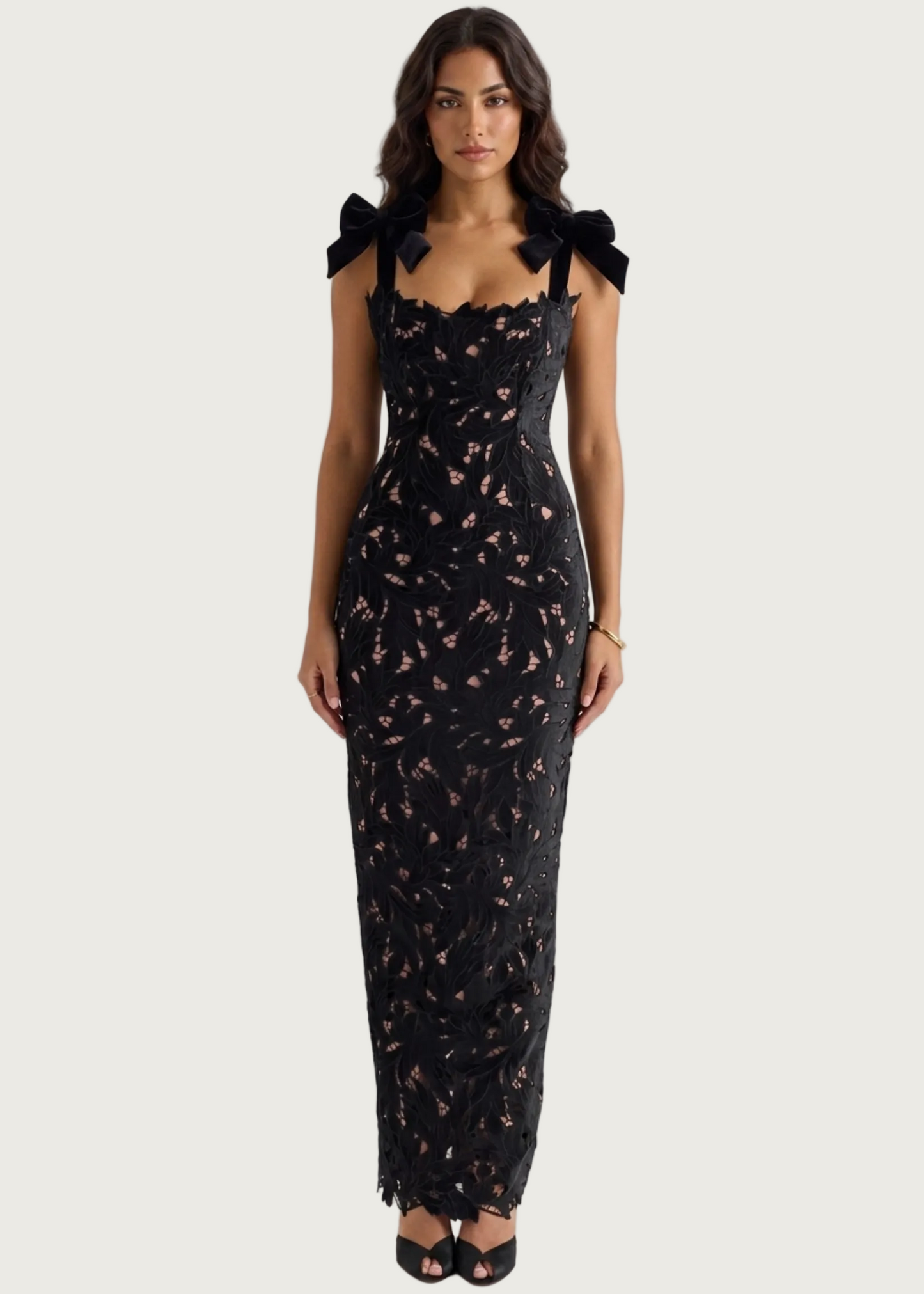 Safia - Robe longue ajustée en dentelle avec fente