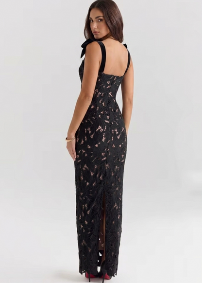 Safia - Robe longue ajustée en dentelle avec fente