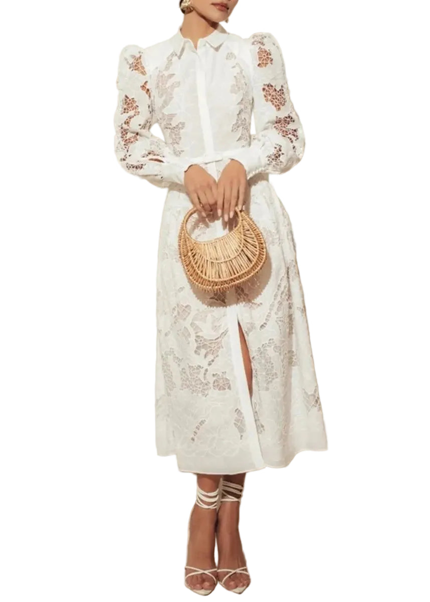 Robe longue blanche en dentelle ajourée à manches travaillées