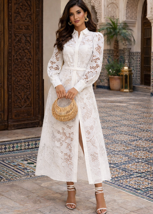 Christina - Robe longue blanche en dentelle ajourée à manches travaillées