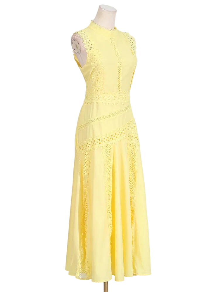 Robe longue sans manches en dentelle ajourée