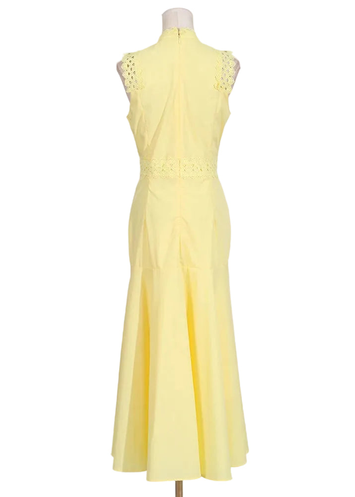 Robe longue sans manches en dentelle ajourée