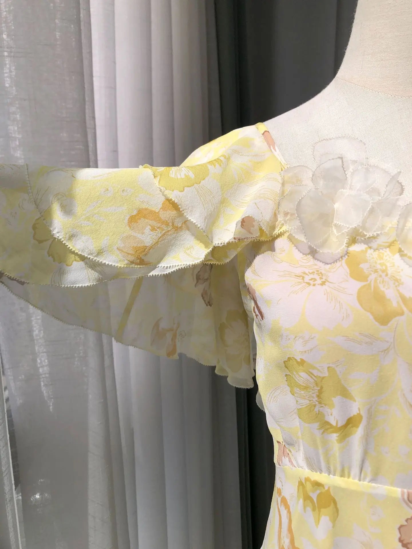 Robe Charlotte Manches À Volant 100% Soie De Mûrier