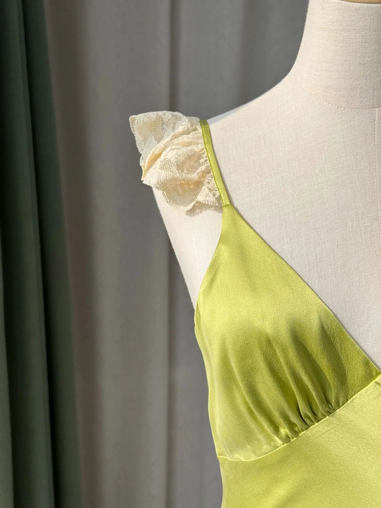 Robe Clarisse Fines Bretelles à Dentelle 100% Soie De Mûrier
