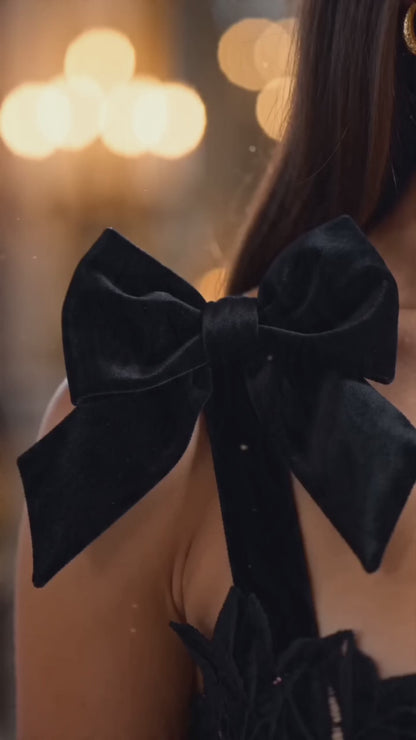 Safia - Robe longue ajustée en dentelle avec fente